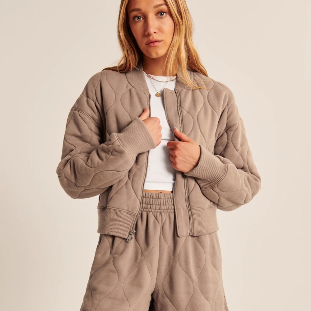 ABERCROMBIE & FITCH Onion Quilted Bomber